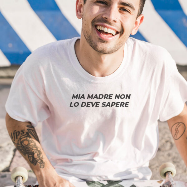 T-shirt 'Mia madre non lo deve sapere'
